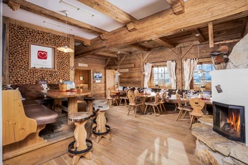 Kaminstube Kreuzwiesenalm Schmankerlhütte in der Zillertal Arena