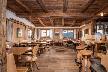 Fichtenheim Kreuzwiesenalm Schmankerlhütte in der Zillertal Arena